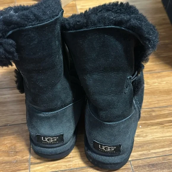 Used - Picture 1 of 3